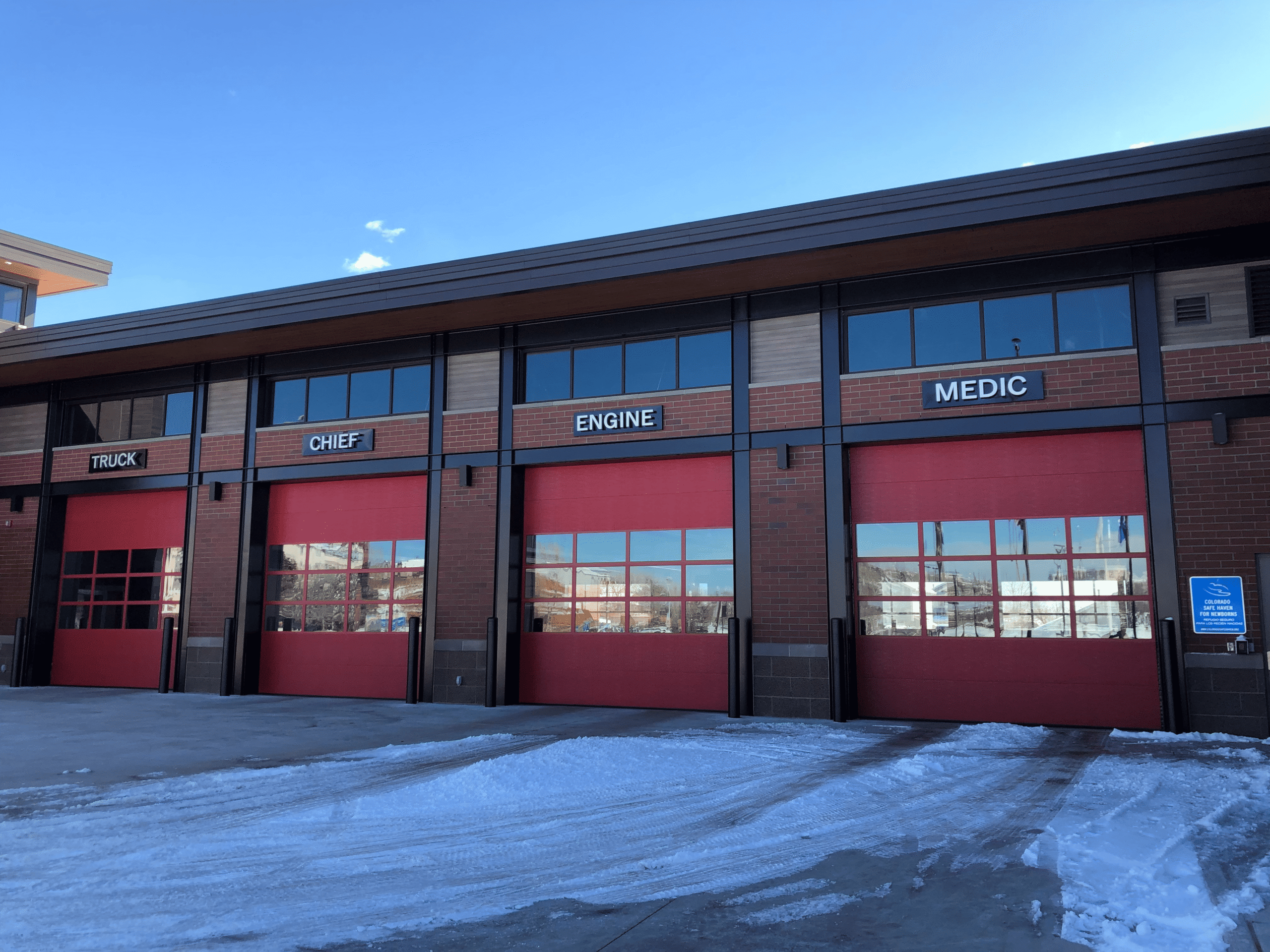 Custom office doors and partitions installed by Horizon Glass near me