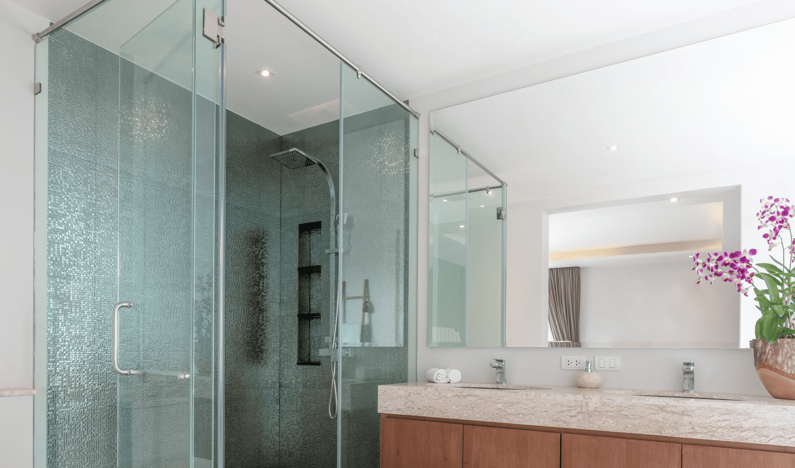 Stylish glass shower doors installed by Horizon Glass near me, showcasing a modern bathroom design.