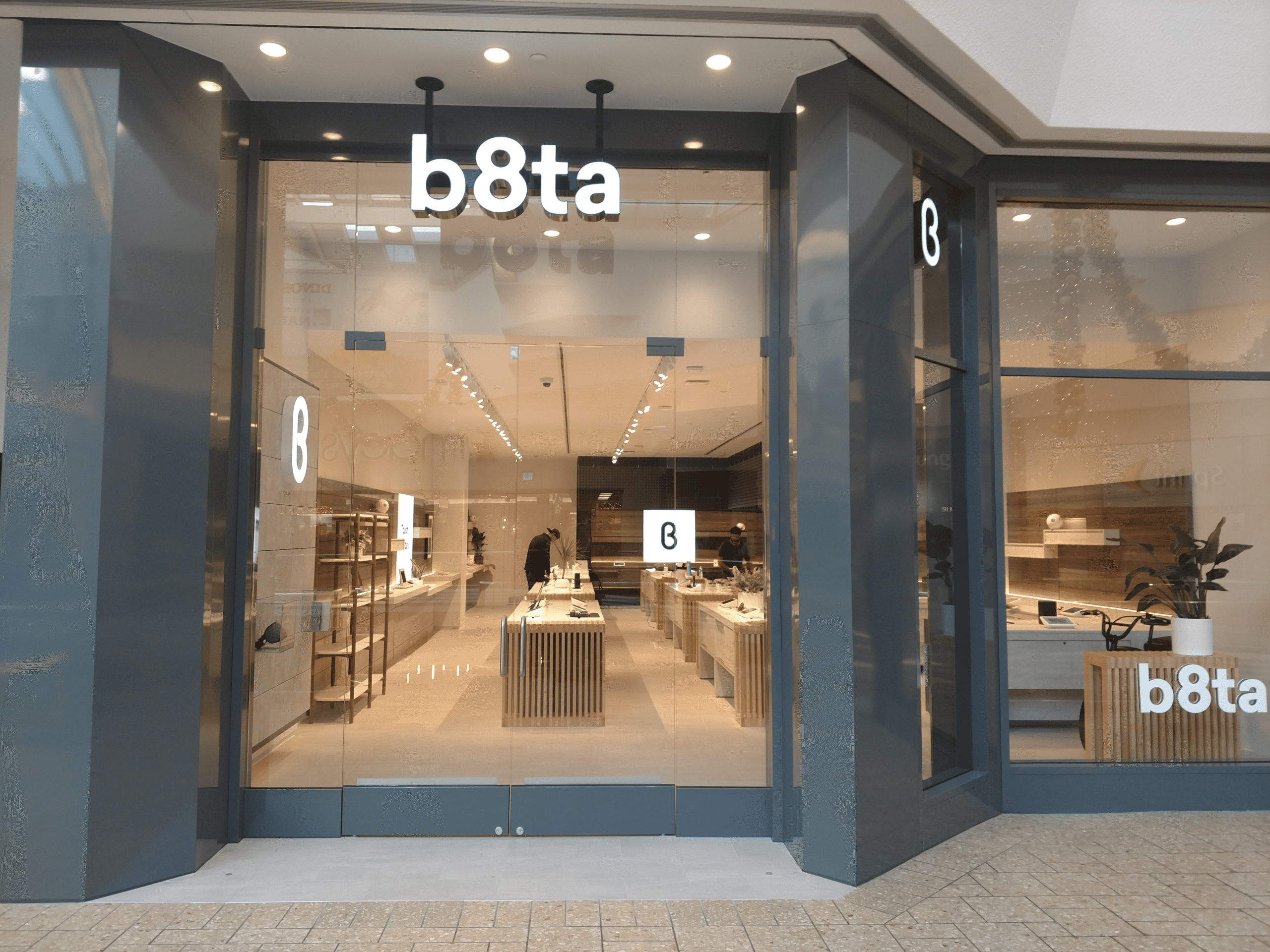 Modern storefront design featuring glass entries by Horizon Glass near me