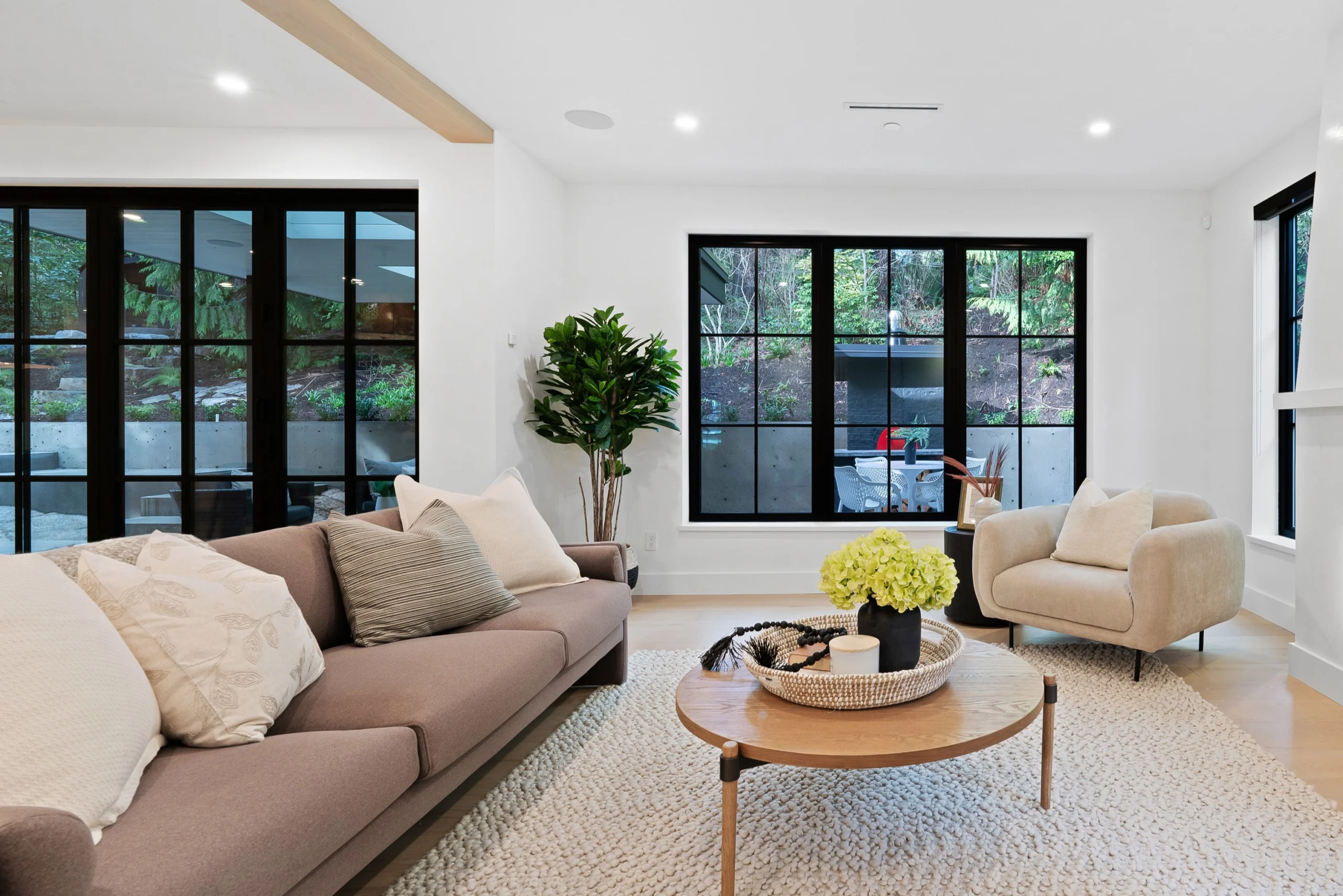 Horizon Glass professional installation team