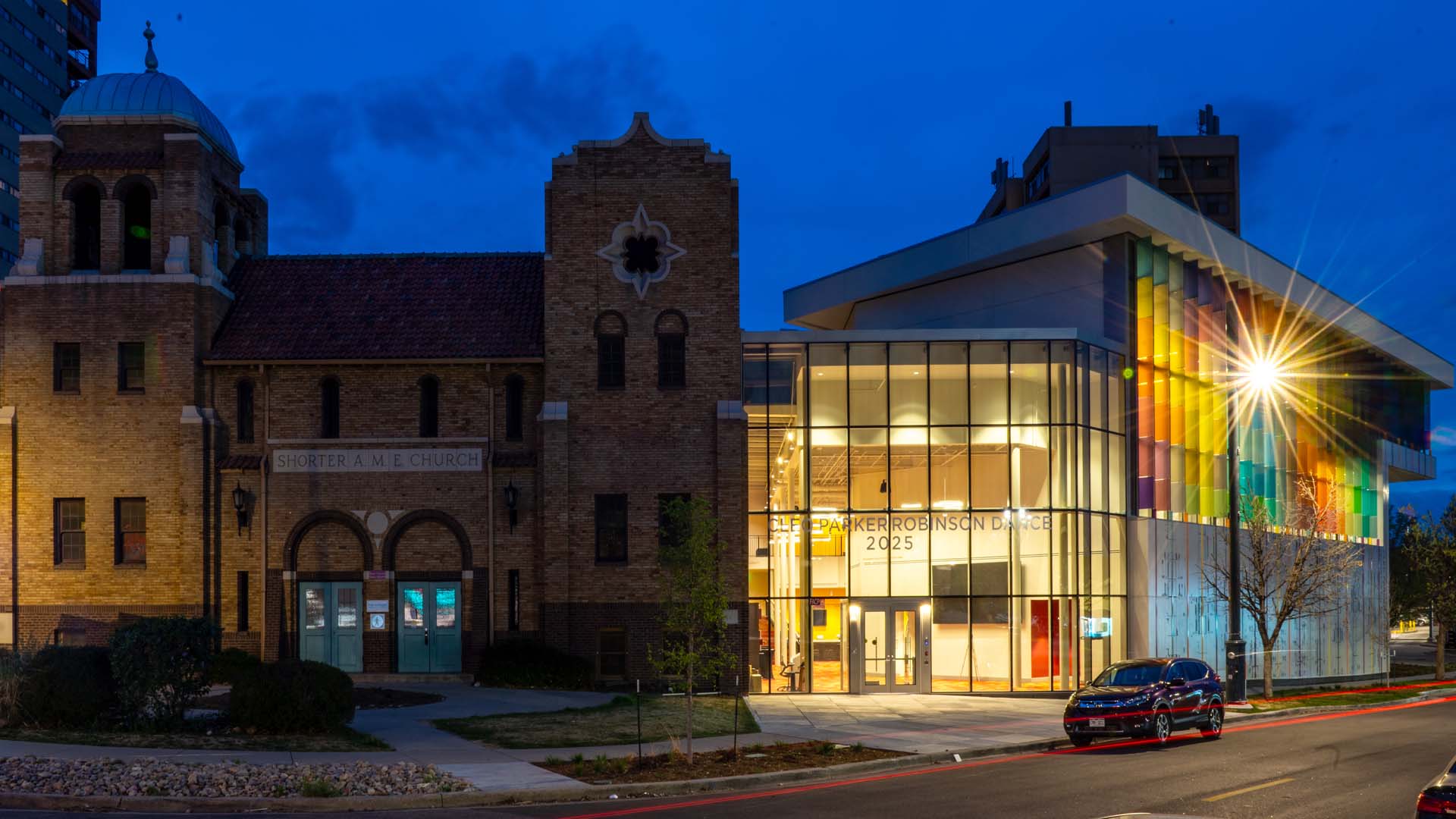 Horizon-Glass-Cleo-Parker-Robinson-Expansion-entrance