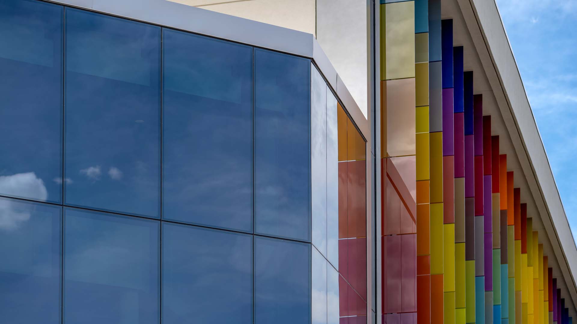 Horizon-Glass-Cleo-Parker-Robinson-Expansion-glass-fins