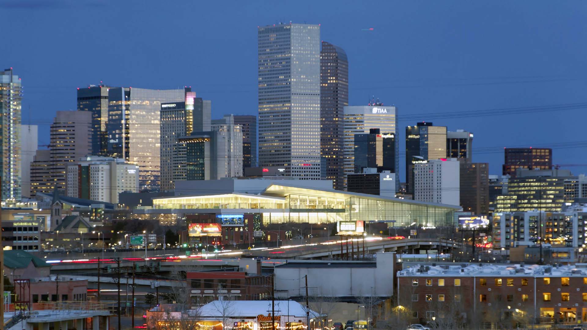 Horizon-Glass-Colorado-Convention-Center-night-illumination