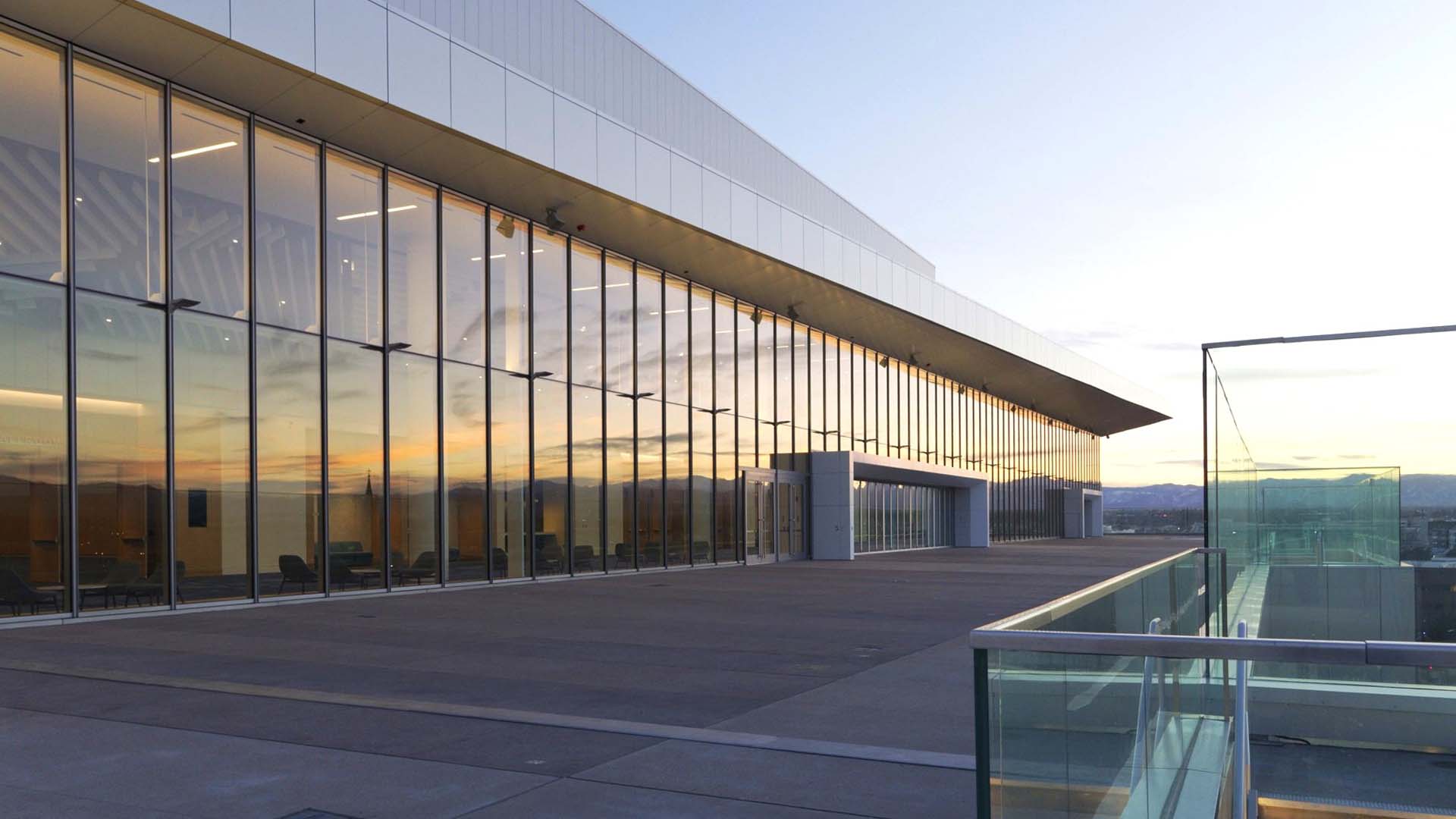 Horizon-Glass-Colorado-Convention-Center-outdoor-balcony-curtain-wall