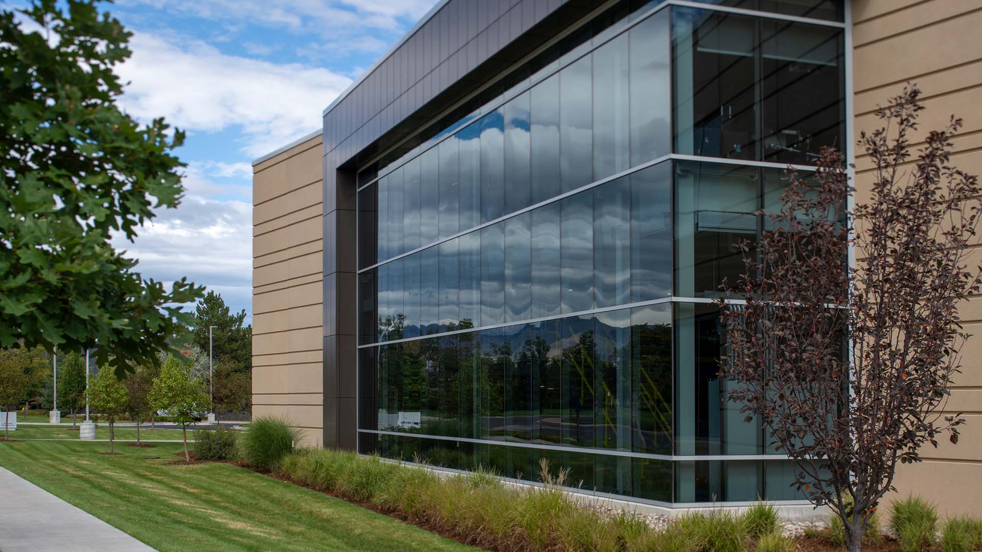 Horizon-Glass-Emerson-Micro-Motion-curtain-wall