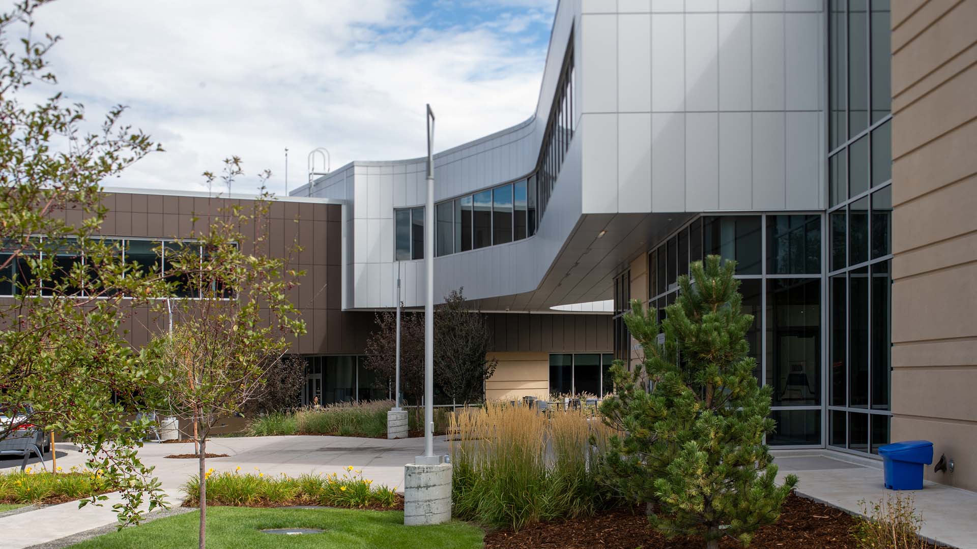 Horizon-Glass-Emerson-Micro-Motion-entrance-doors-windows