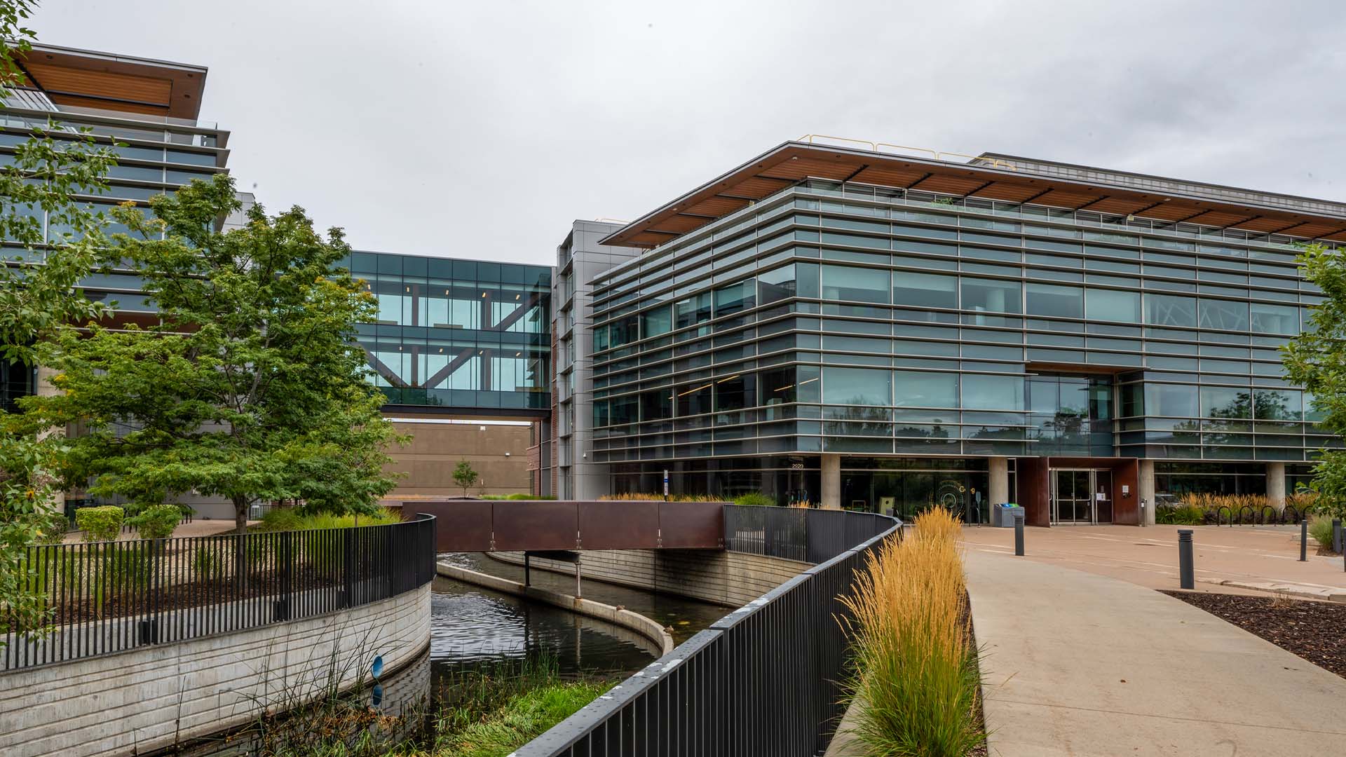 Horizon-Glass-Google-Campus-Pearl-Place-Boulder-curtain-wall-sunshades