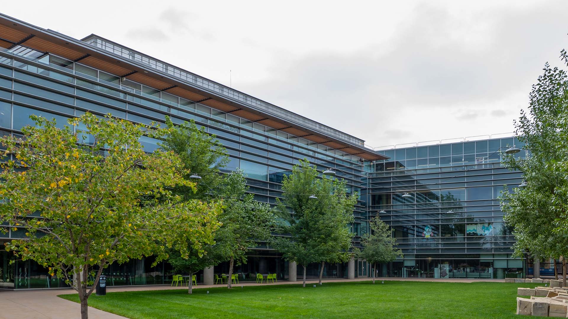 Horizon-Glass-Google-Campus-Pearl-Place-Boulder-facade