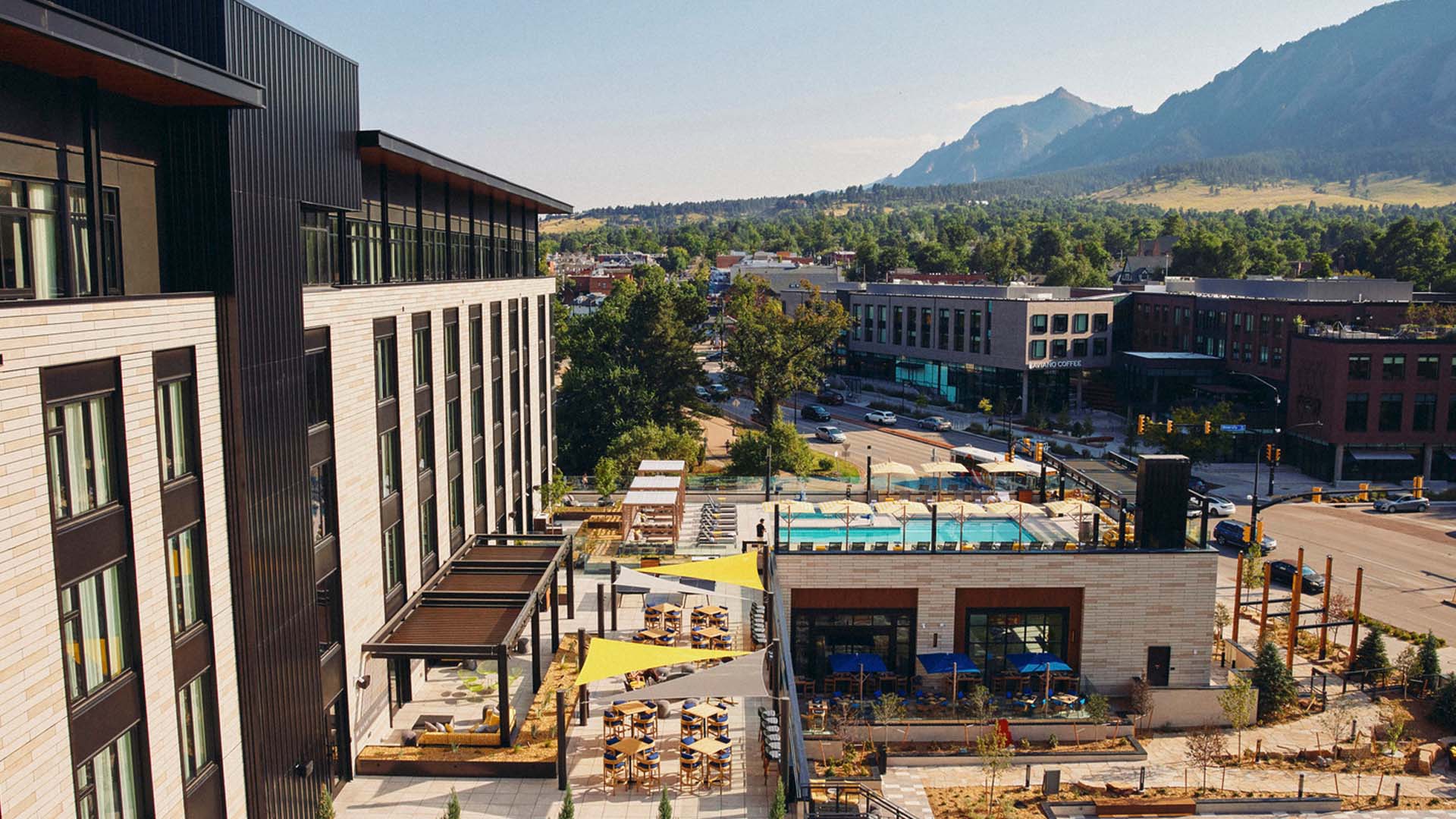 Horizon-Glass-Limelight-Hotel-Boulder-mountainview
