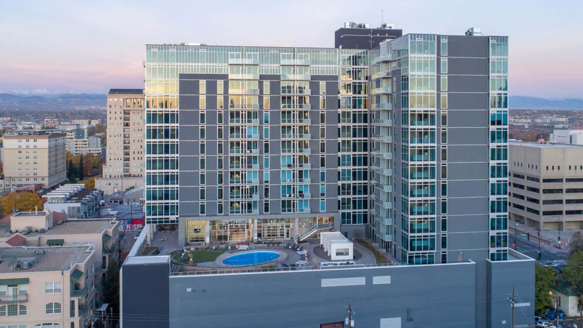 Horizon-Glass-eviva-on-cherokee-apartments-building-exterior-glazing