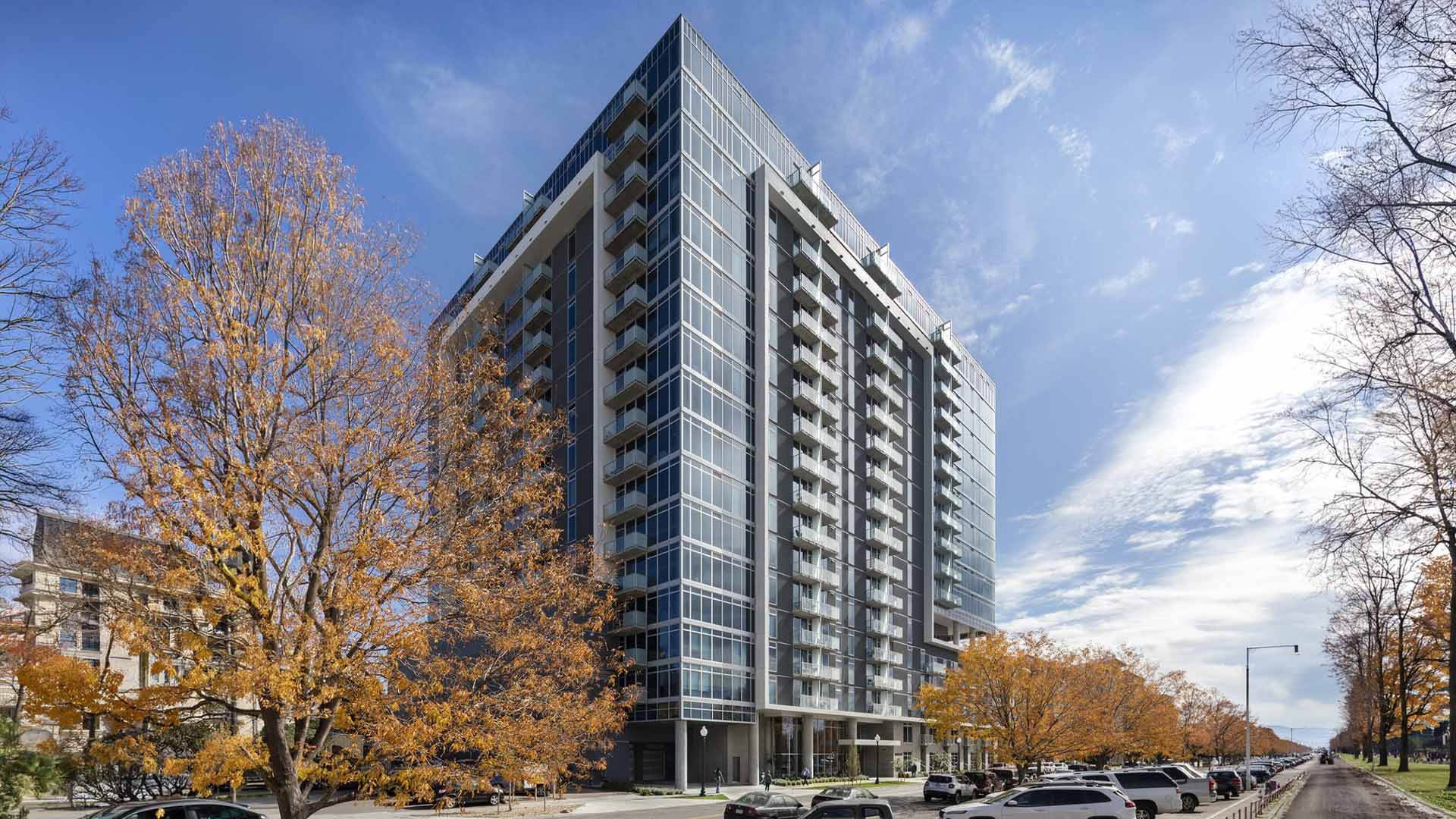 Horizon-Glass-eviva-on-cherokee-apartments-building-exterior-window-wall